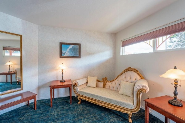 Ocean View Lodge image 7